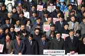 People take part in a rally calling for expelling South Korean President Yoon Suk Yeol in Seoul