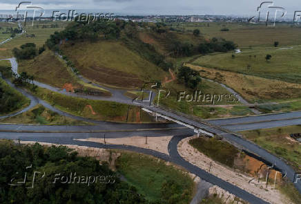Viaduto da Nova Tamoios Contornos, em Caraguatatuba (SP), construdo sem utilidade pblica