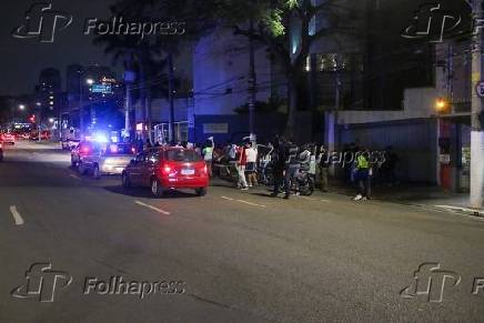 Manifestantes fazem protesto contra a obra do tnel da Sena Madureira em SP