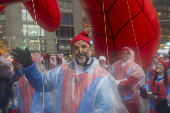 Desfile anual do dia de ao de graas da macy's acontece na cidade de nova york