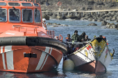 Tres cayucos llegan el Da de Navidad a Canarias con 184 migrantes y localizan otros dos