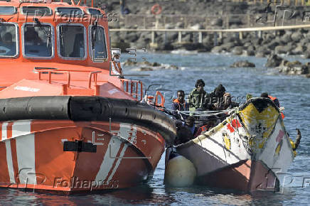 Tres cayucos llegan el Da de Navidad a Canarias con 184 migrantes y localizan otros dos