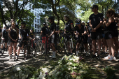 Ciclistas protestam contra a morte do ciclista Vitor Medrado