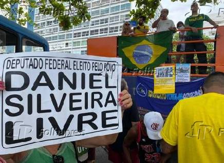 Apoiadores de Daniel Silveira pedem sua libertao em ato na zona sul do Rio