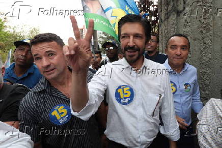 Ricardo Nunes faz caminhada no bairro Jabaquara