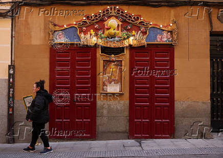 Leo Bassi offers a mass at the 