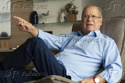  Jos Dirceu durante entrevista  Folha