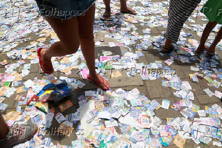 Panfleto em zona de votao 