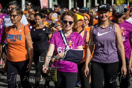 Unos 600 venezolanos asisten a caminata convocada por la UE contra la violencia a la mujer