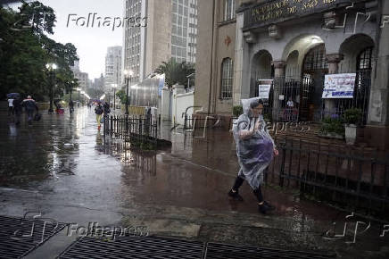 Temporal atinge o centro de So Paulo 