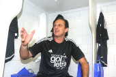 Tom Dantas faz show especial na Associação Gol de Letra, do ex-jogador de  futebol Raí, na França - Marramaque