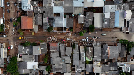 Moradores comeam a voltar para suas casa, em So Leopoldo (RS)