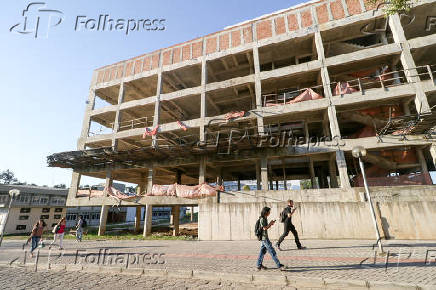 Prdio de campus da UFPR em construo em Curitiba