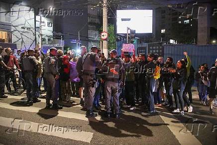 Manifestantes fazem protesto contra a obra do tnel da Sena Madureira em SP