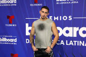 El negro y los diseos clsicos intervenidos dominaron la alfombra de los Latin Billboards