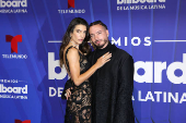 El negro y los diseos clsicos intervenidos dominaron la alfombra de los Latin Billboards