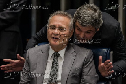 Renan Calheiros renuncia  liderana do PMDB no Senado