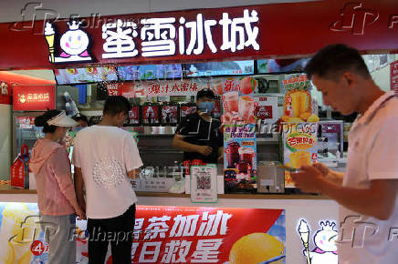 Mixue Bingcheng bubble tea store in Beijing