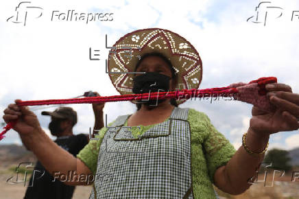 'Evistas' se entrenan con tirapiedras para enfrentar a 