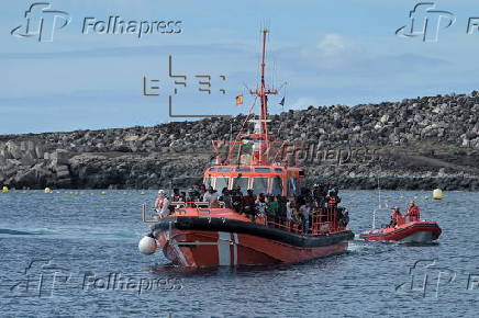 Salvamento Martimo rescata en el Hierro una segunda embarcacin con165 personas, 20 de ellas mujeres