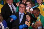 Bolsonaro recebe atletas brasileiros medalhistas dos Jogos Panamericanos de Lima (Peru)