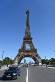 Aros Olmpicos na torre Eiffel