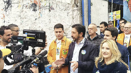 O candidato e prefeito de So Paulo Ricardo Nunes faz caminhada na Bela Vista