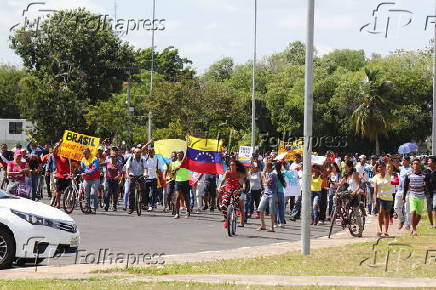 Aproximadamente 500 imigrantes venezuelanos foram as ruas da cidade Boa Vista, Roraima 