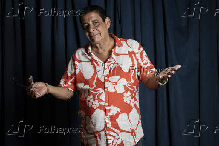 Zeca Pagodinho, que comemora 40 anos de carreira, em seu bar na Barra da Tijuca