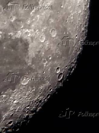 Lua Cheia Fotografada Atravs de Telescpio