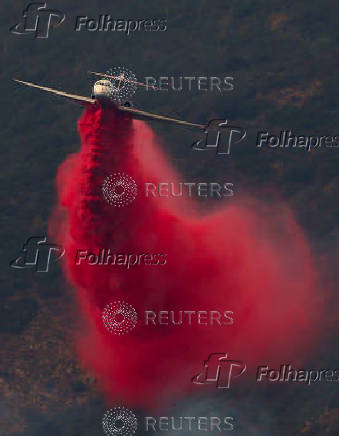 Airport Fire burns in the hills of Orange County