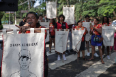 Protesto marca 5 anos de morte de jovens em baile funk de Paraispolis