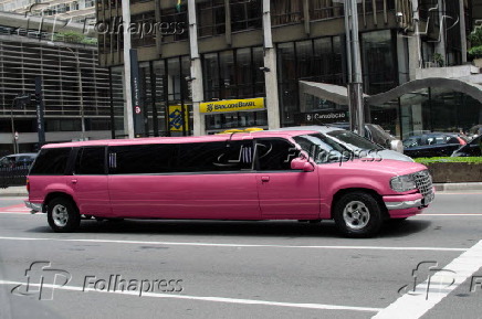Limousine rosa na Av. Paulista