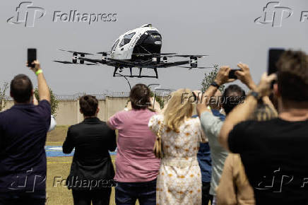 Primeiro voo de carro voador no Brasil