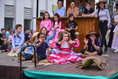 Desfile farroupilha comemora o dia do gacho no rio grande do sul