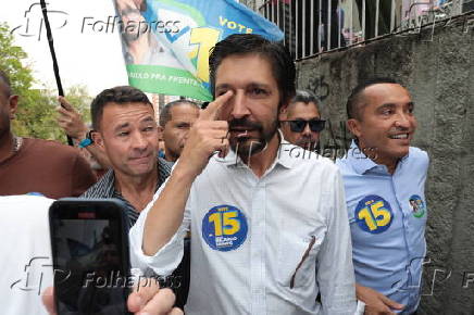 Ricardo Nunes faz caminhada no bairro Jabaquara