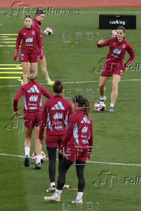 Entrenamiento de la seleccin femenina de ftbol en Las Rozas