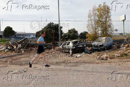 Flood-affected residents share opposite views on the Valencia marathon