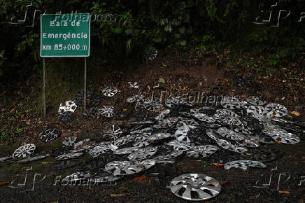 Calotas abandonadas pela rodovia Oswaldo Cruz