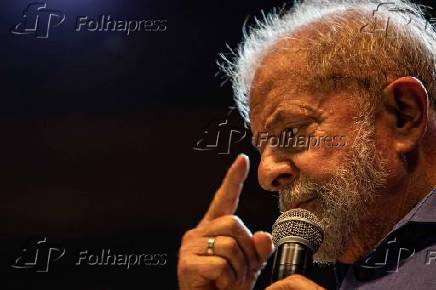 Ex-presidente Luiz Incio Lula da Silva discursa durante o ato, no Rio