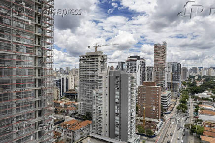 Edifcios em construo na avenida Rebouas (SP)