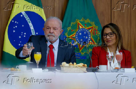 O presidente Lula e a primeira-dama Janja em caf da manh com jornalistas