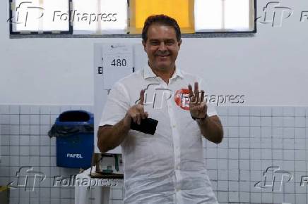 Evandro Leito candidato do PT vota em Fortaleza