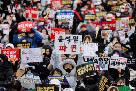 Protesters attend a rally against South Korea's impeached President Yoon Suk Yeol in Seoul