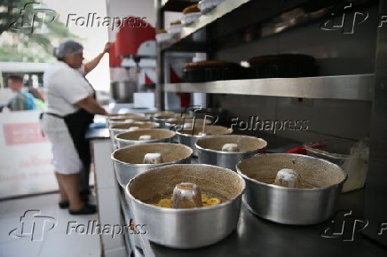 Interior da cozinha - Picture of Fabrica de Bolo Vo Alzira - BH