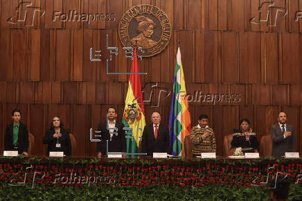 Ente electoral de Bolivia entrega credenciales a los nuevos magistrados electos