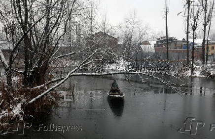 Kashmir remains in the grip of intense cold