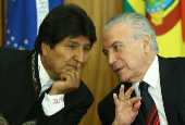 Evo Morales e Michel Temer durante cerimnia de assinatura de atos