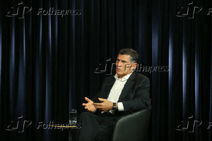 Carlos Alberto dos Santos Cruz, durante a entrevista