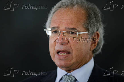 O ministro da Economia, Paulo Guedes, concede entrevista